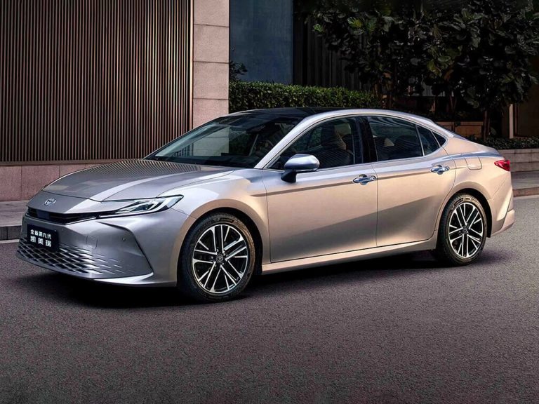 Toyota Camry – Medium Size Vehicles with Oil-Electric Hybrid and 5-Seat Sedan