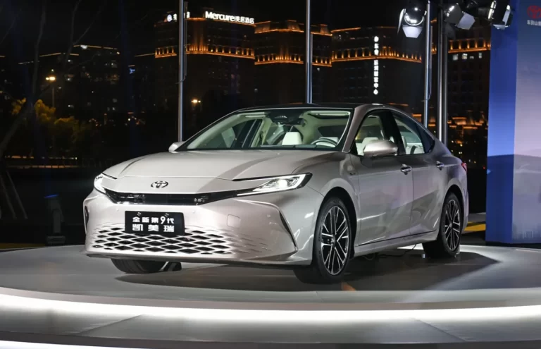 The 2024 Camry 2.5 dual engine is listed: power fuel consumption is re-optimized, and intelligence is significantly improved