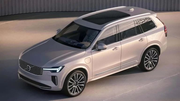 The 2025 Volvo XC90 is released! The overall change is not much, offering plug-in hybrid version