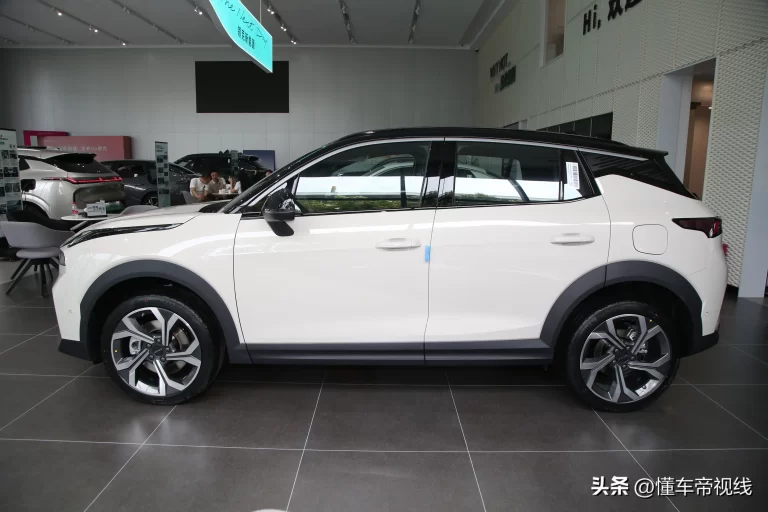 New car | change gear/On September 26, the new Lynk & Co 06 real car to the store for cash from 118,600 yuan