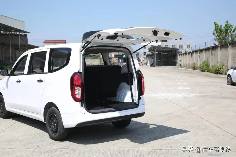 The new car | can choose 6 + suspension large screen Wuling Hongguang pure electric version practical model to the store pre-sale 69,800 yuan